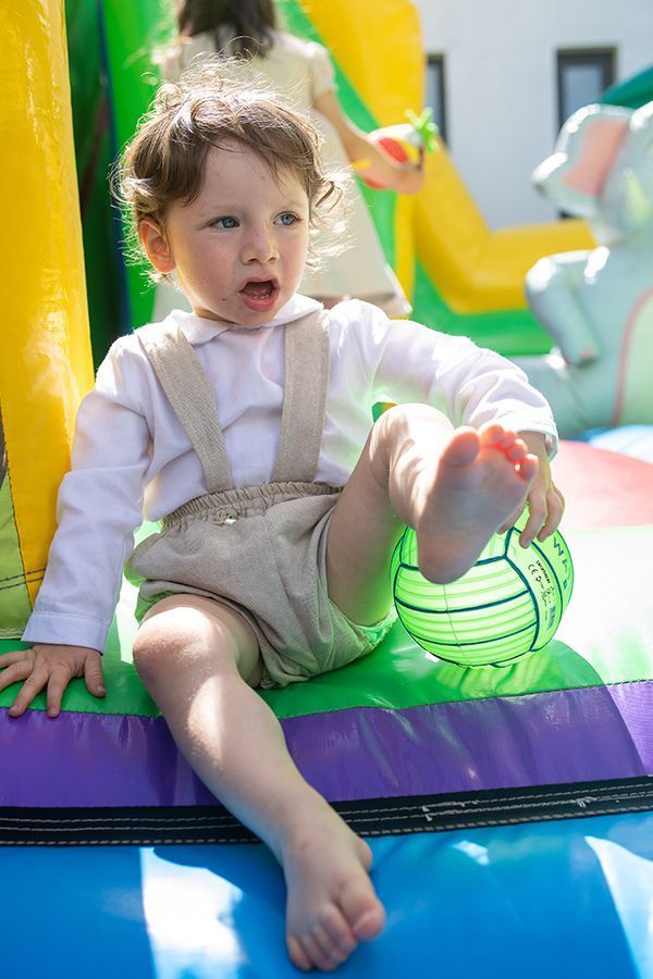 com a minha bola nos insufláveis do restaurante Santa Luzia em Viseu