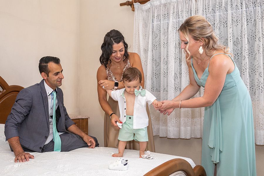 A minha Mãe a vestir-me