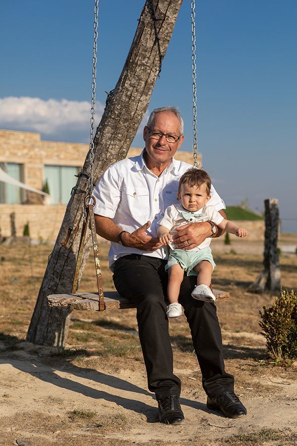 no baloiço da Quinta Pedras Bem Feitas com o meu avô