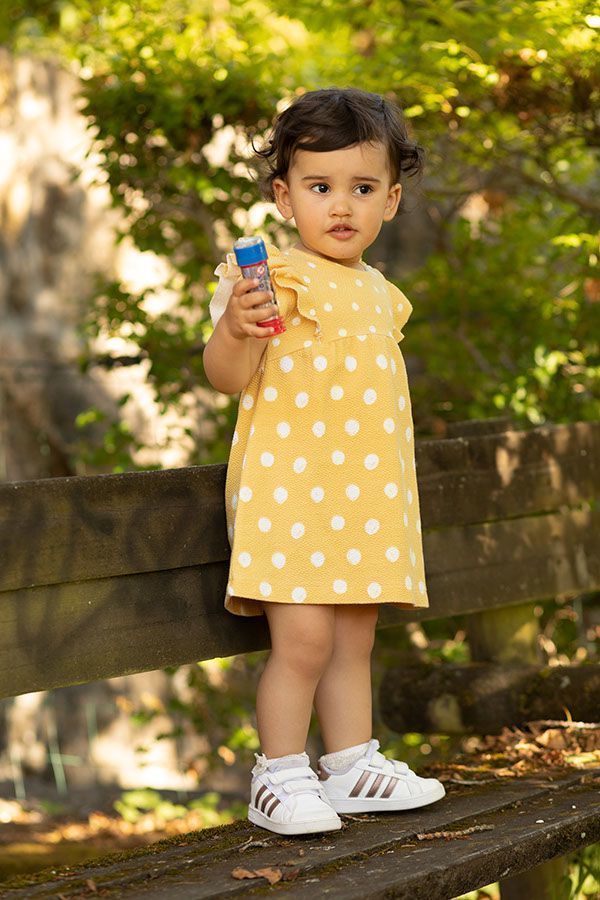 A Maria Miguel com as bolinhas de sabão