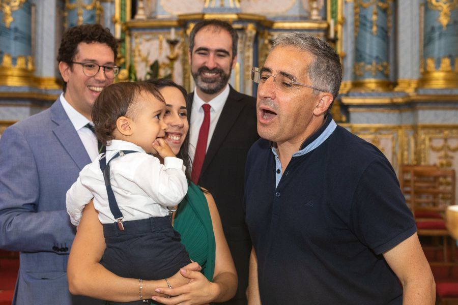 vou dar um beijo ao Padre