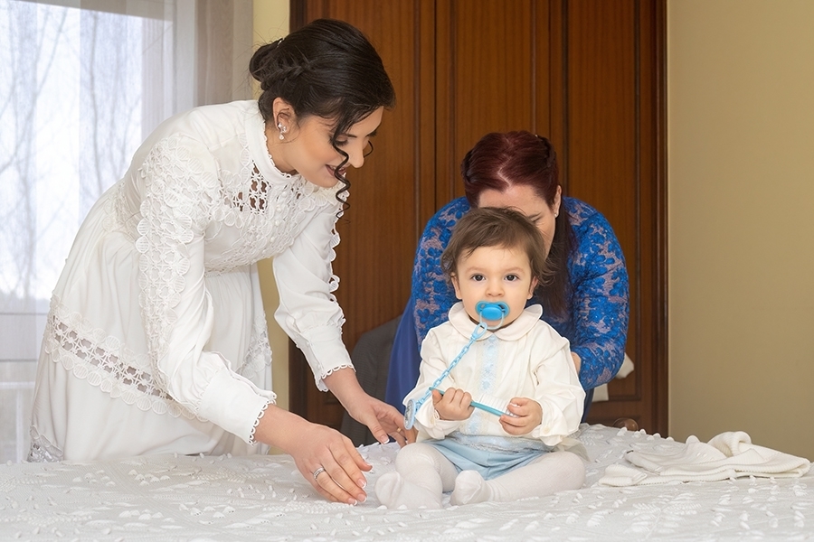A minha mãe e a minha madrinha a vestir-me