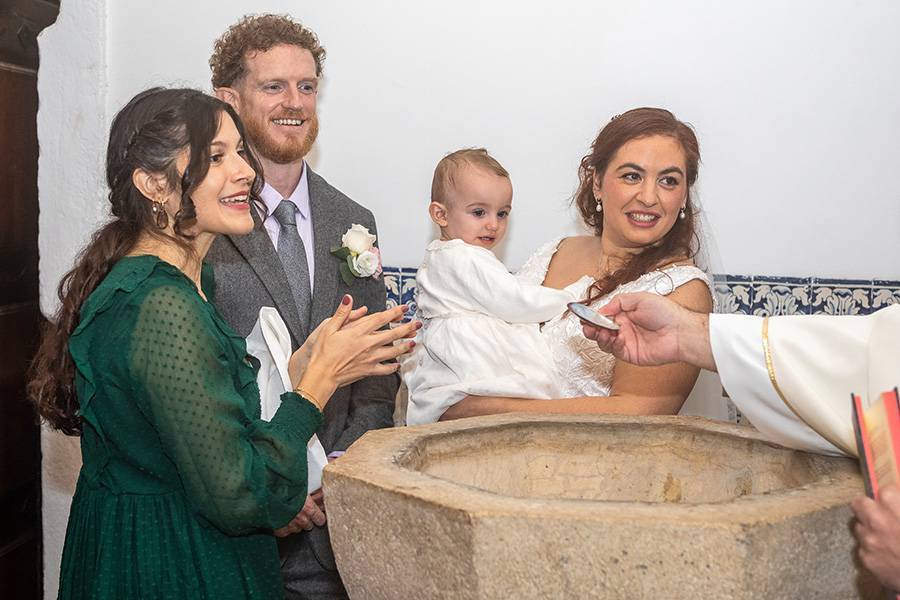 A Lara com a mãe e Padrinhos