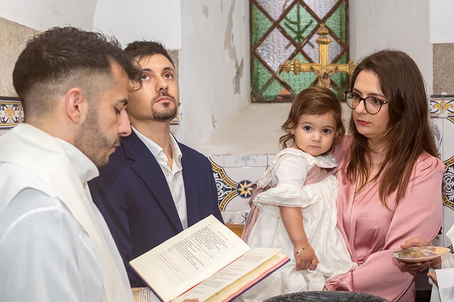 com o padre da paróquia