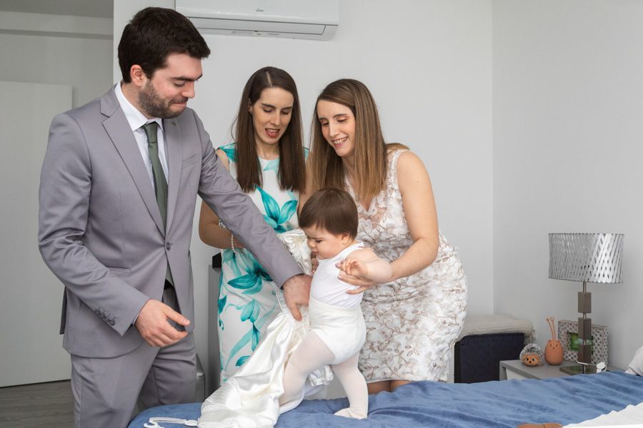 Tanta gente a ajudar