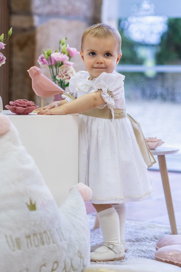 A Margarida a brincar com o pássaro