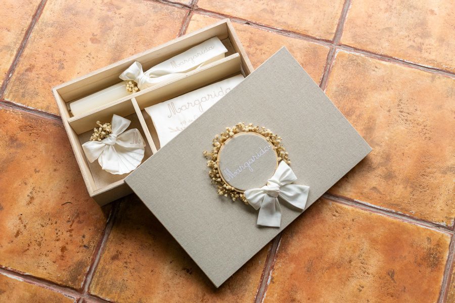 O interior da caixa de Batismo