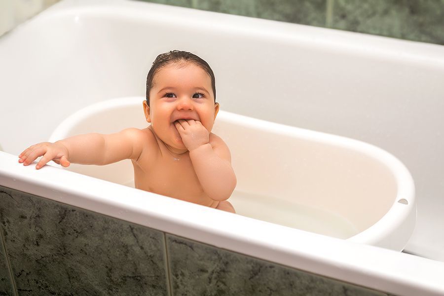 A Alice a tomar banho