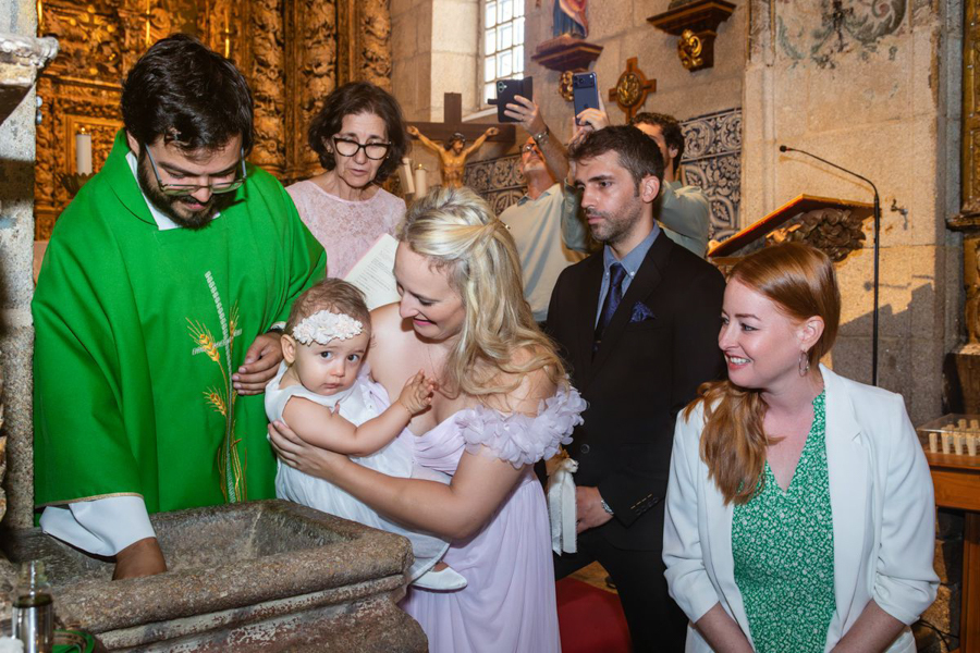 Batismo da Leonie na Igreja Nº Srª Assunção em Barcos - Tabuaço