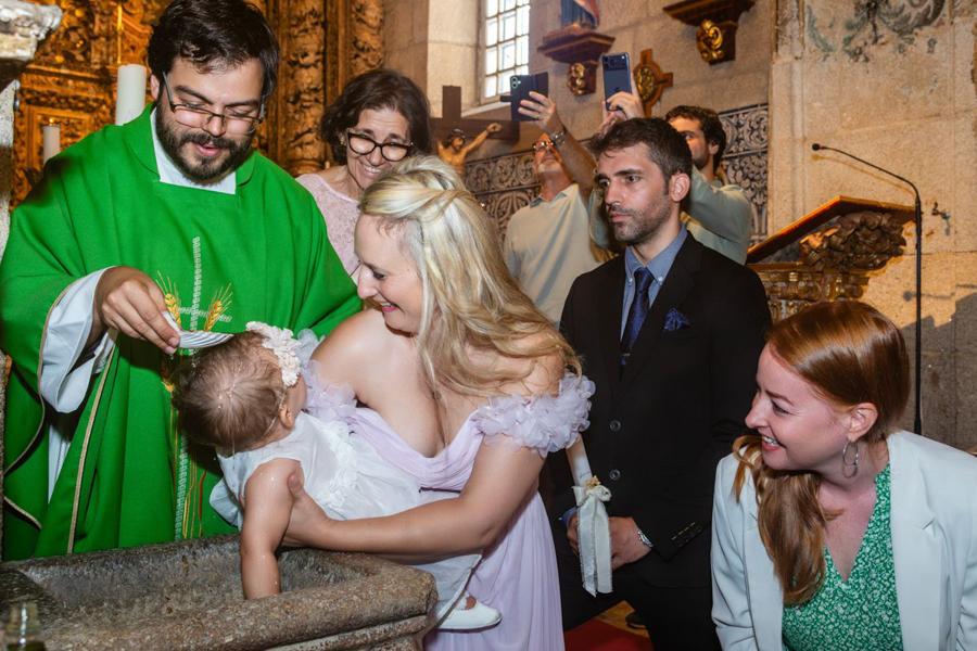 Batisado da Leonie na Igreja Nº Srª Assunção em Barcos - Tabuaço