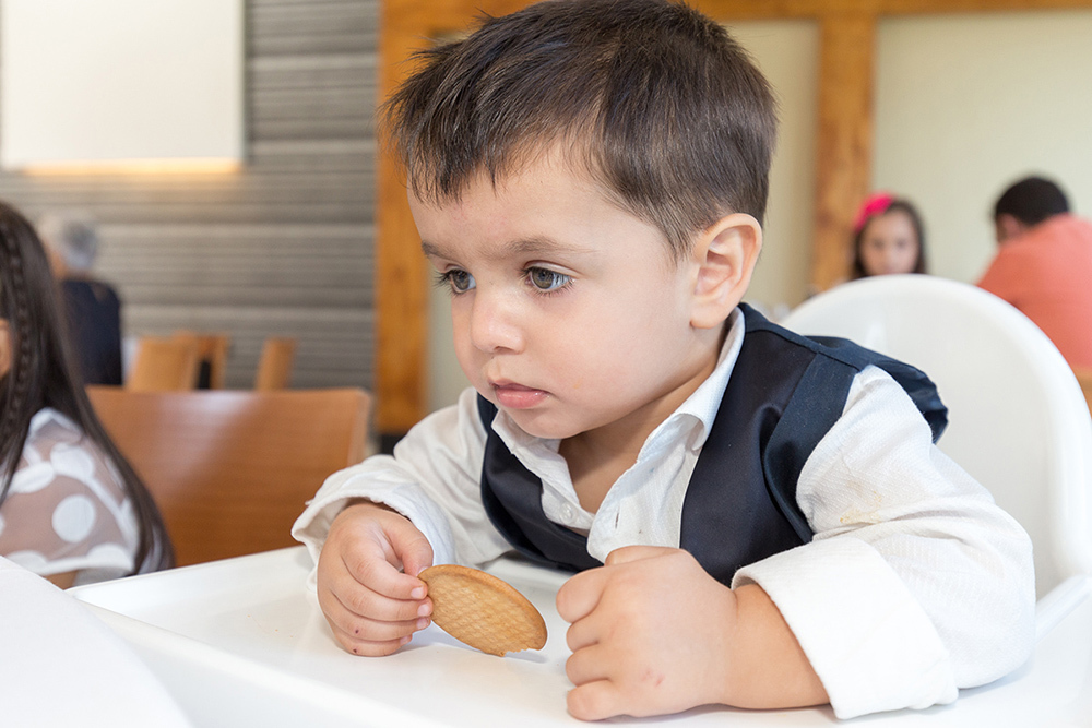 Um momento de sossego a ver os desenhos animados no Tablet