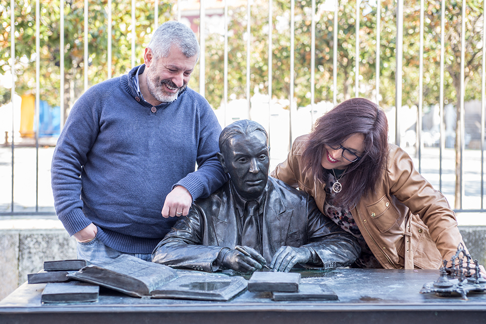 Sessão solteiros junto à estátua de Aquilino Ribeiro - Viseu