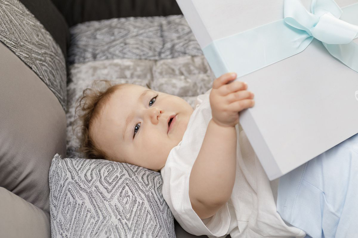 O Zé Pedro a mexer na caixa