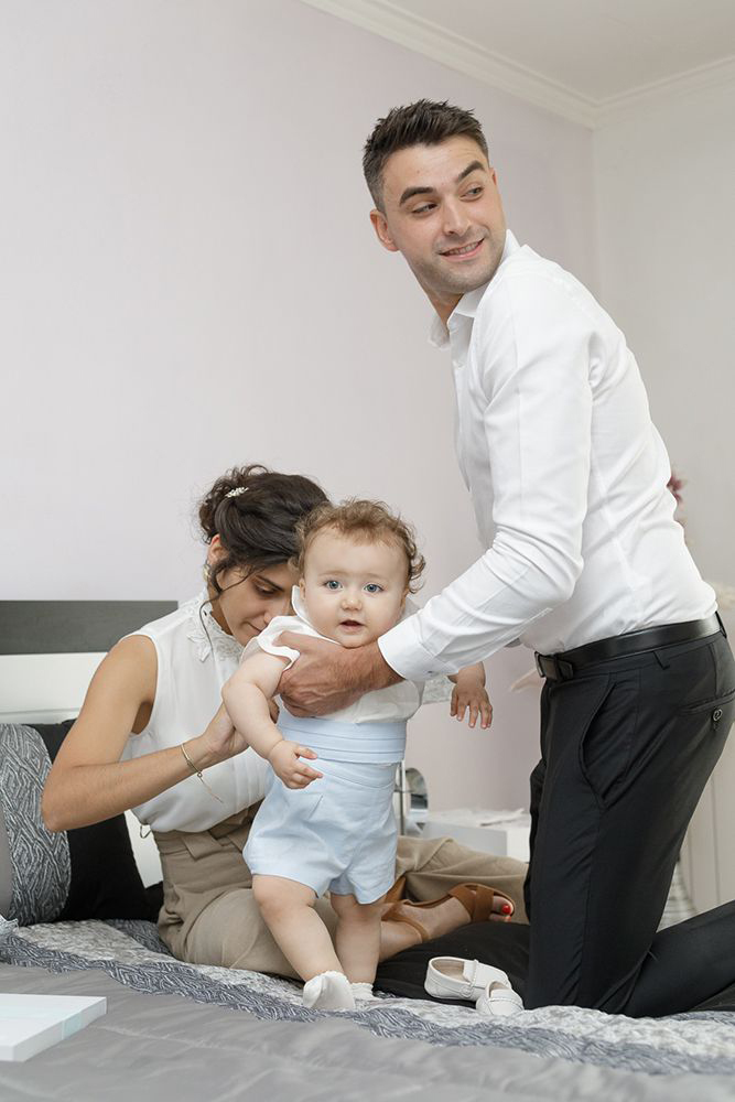 Os Padrinhos a vestirem o Zé Pedro