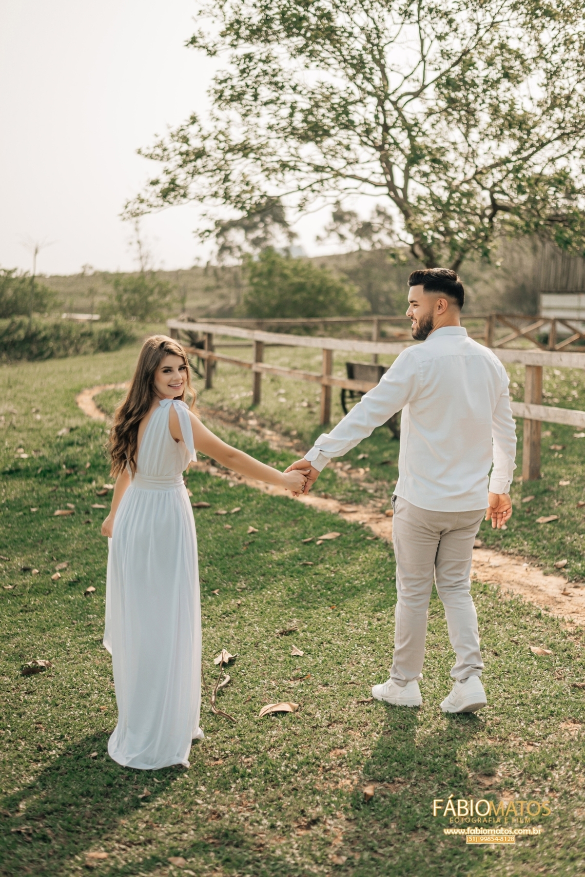 ensaio-fotografico-pre-wedding-romantico-no-campo-com-duda-e-joao-por-do-sol-luz-natural-fábio-matos-fotografo-estancia-velha-novo-hamburgo-rs-brasil-ensaio-fotografico.jpg  
pre-wedding.jpg  
ensaio-pre-casamento.jpg  
casal-no-campo.jpg  
luz-natural