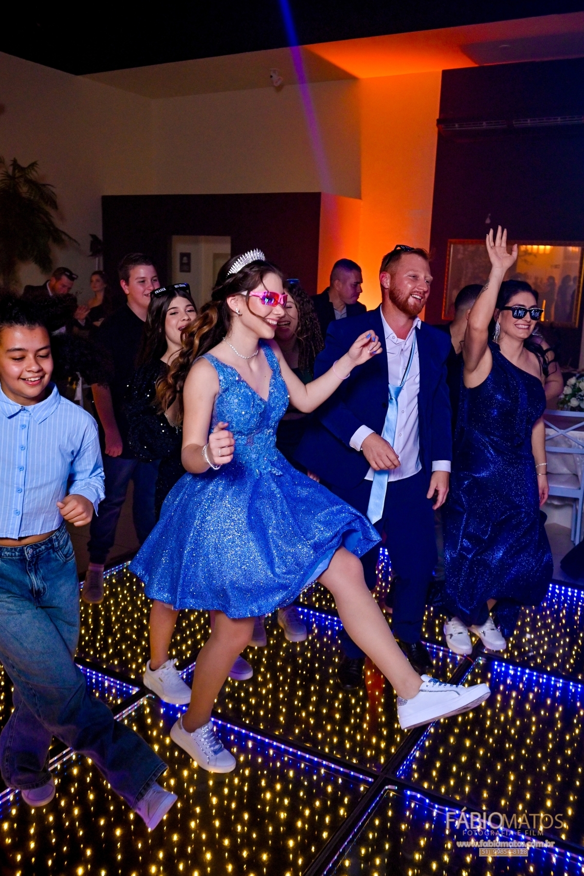 kamili-celebra-seus-15-anos-em-campo-bom-com-festa-de-princesa-e-ensaio-fotografico-emocionante-repleto-de-luz-natural-sorrisos-sonhos-realizados-amor-verdadeiro-emocao-e-memorias-unicas