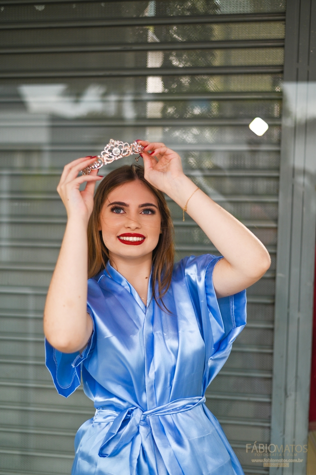 Fotografia de festa de 15 anos com olhar elegante, emocional e atemporal, valorizando a beleza da debutante, os detalhes da decoração, a alegria da família e os momentos mais especiais de uma noite única e inesquecível.