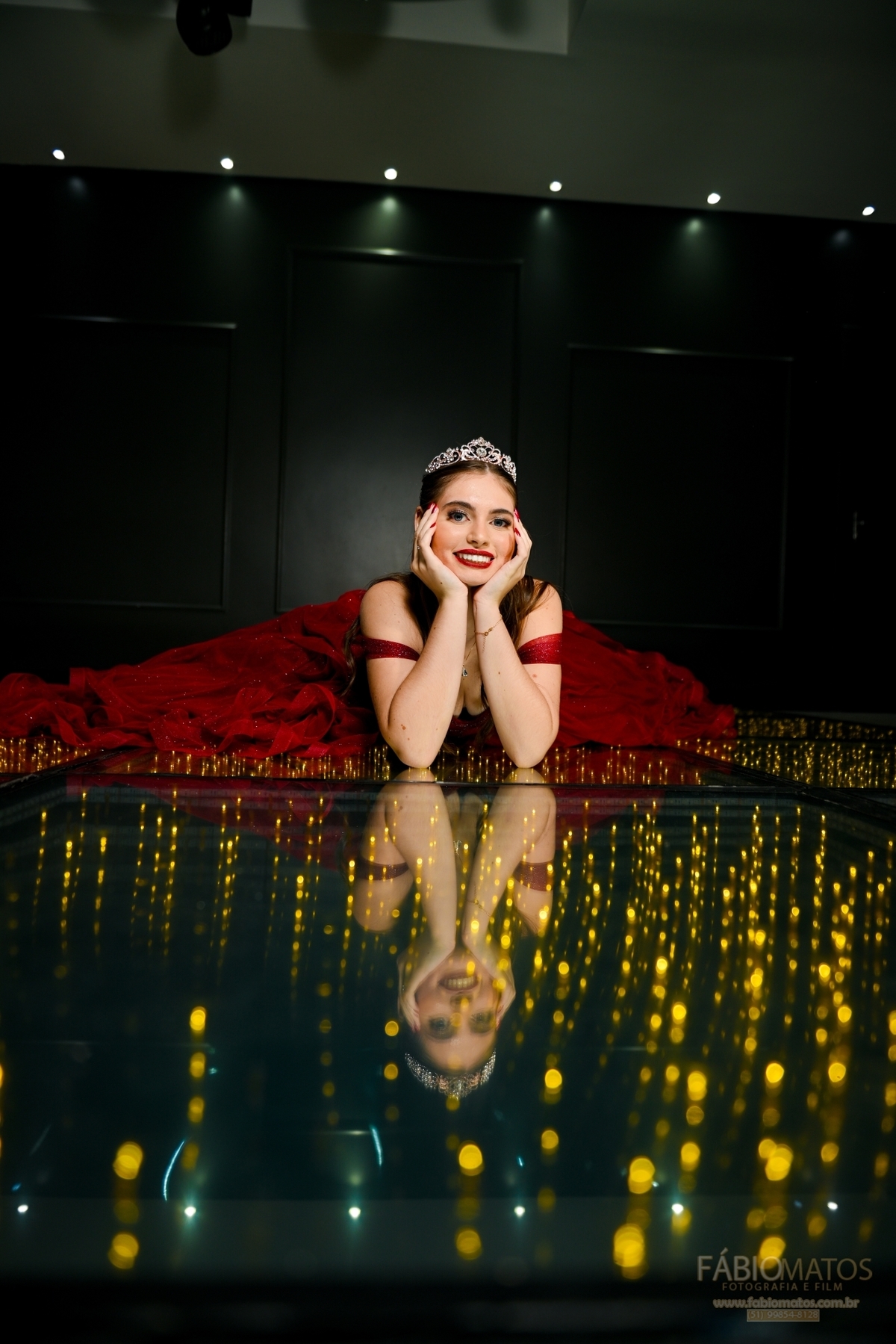 Fotografia de festa de 15 anos com olhar elegante, emocional e atemporal, valorizando a beleza da debutante, a decoração, os detalhes, a alegria da família, a emoção dos convidados e todos os momentos especiais de uma noite única e inesquecível.