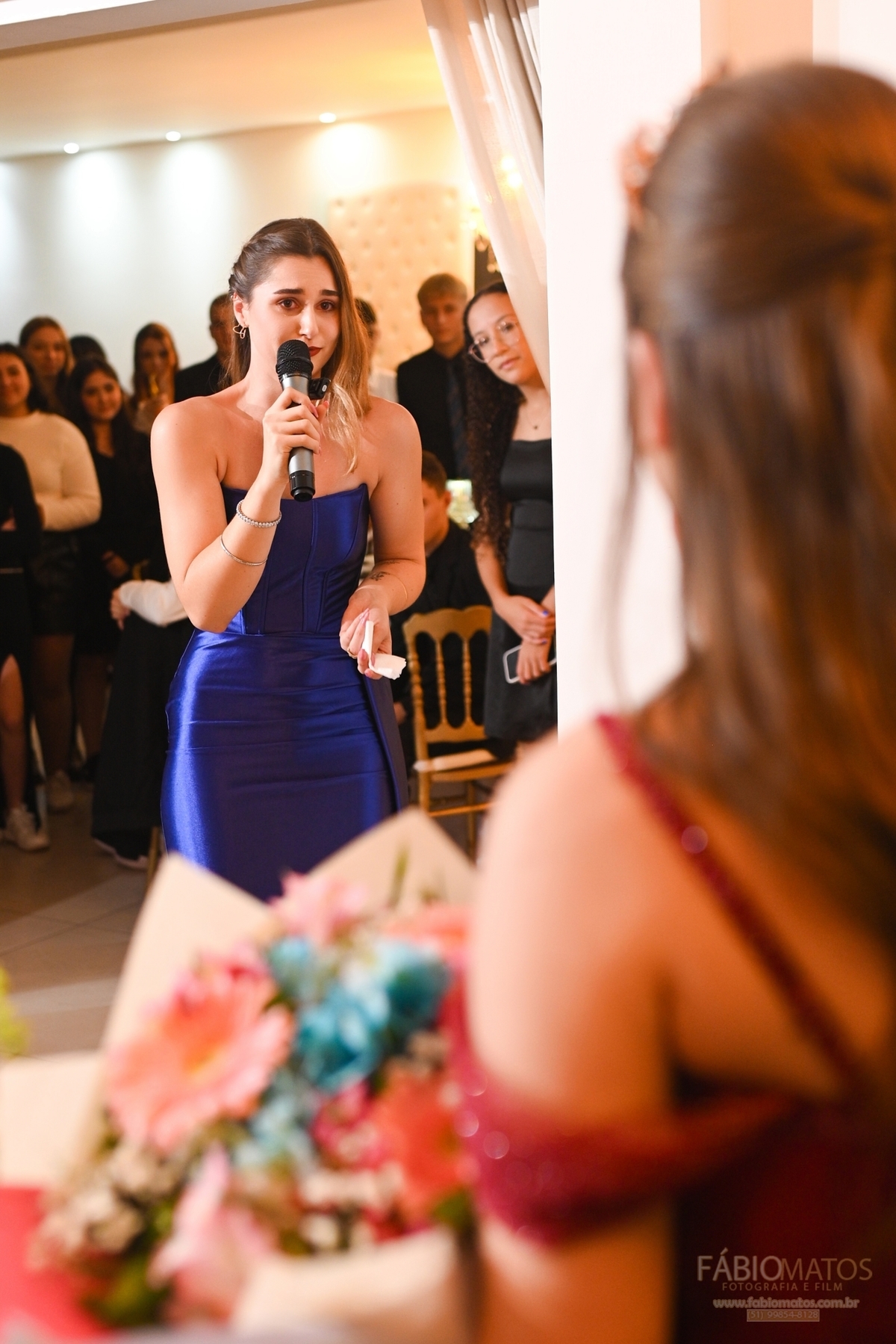 Fotografia de festa de 15 anos com olhar elegante, emocional e atemporal, valorizando a beleza da debutante, a decoração, os detalhes, a alegria da família, a emoção dos convidados e todos os momentos especiais de uma noite única e inesquecível.