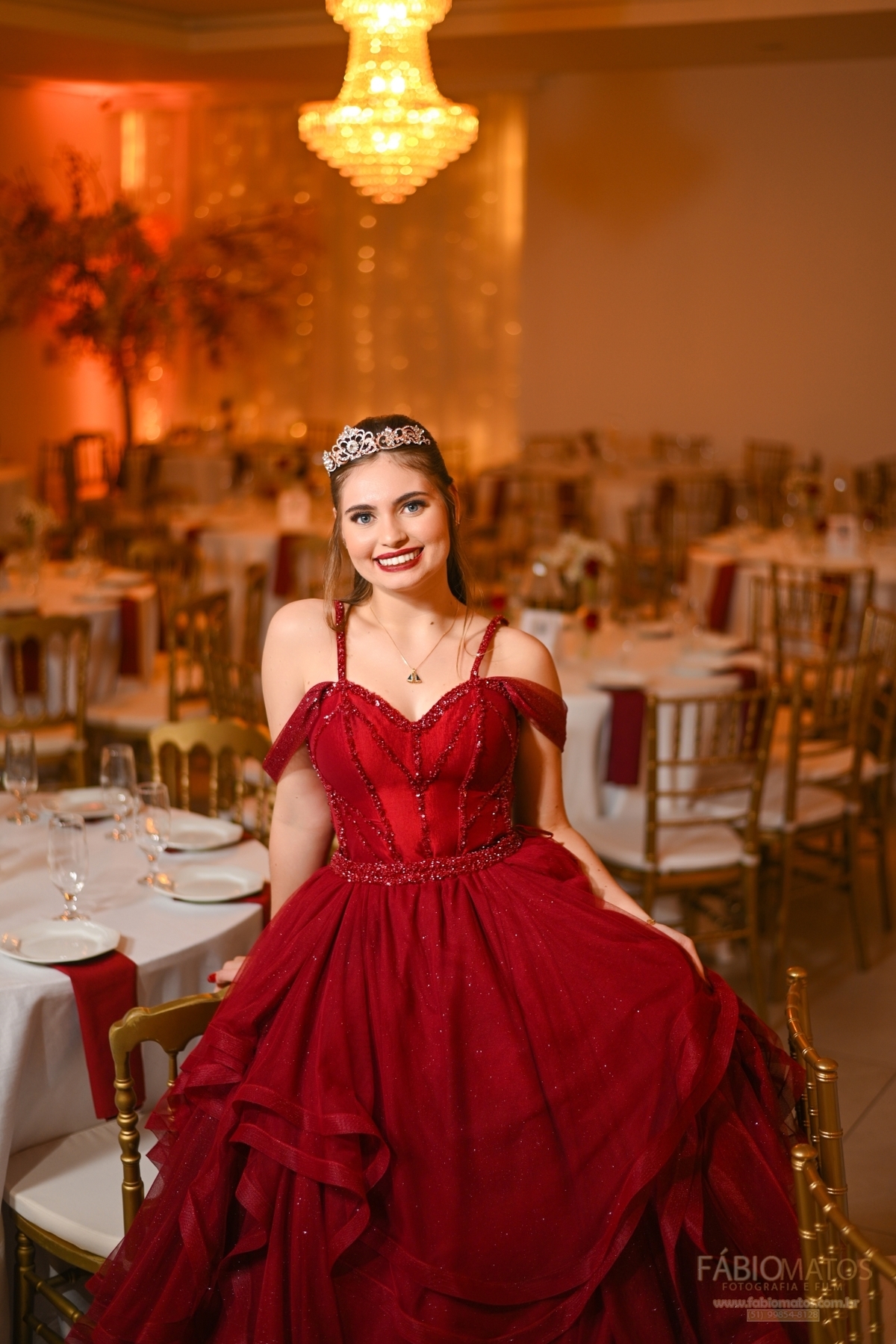 Uma noite pensada em cada detalhe para celebrar os 15 anos com emoção, beleza e personalidade. Cada fotografia eterniza não apenas o evento, mas a história, os sentimentos e a essência da debutante.