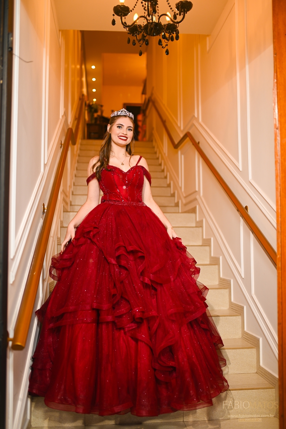 Uma noite pensada em cada detalhe para celebrar os 15 anos com emoção, beleza e personalidade. Cada fotografia eterniza não apenas o evento, mas a história, os sentimentos e a essência da debutante.
