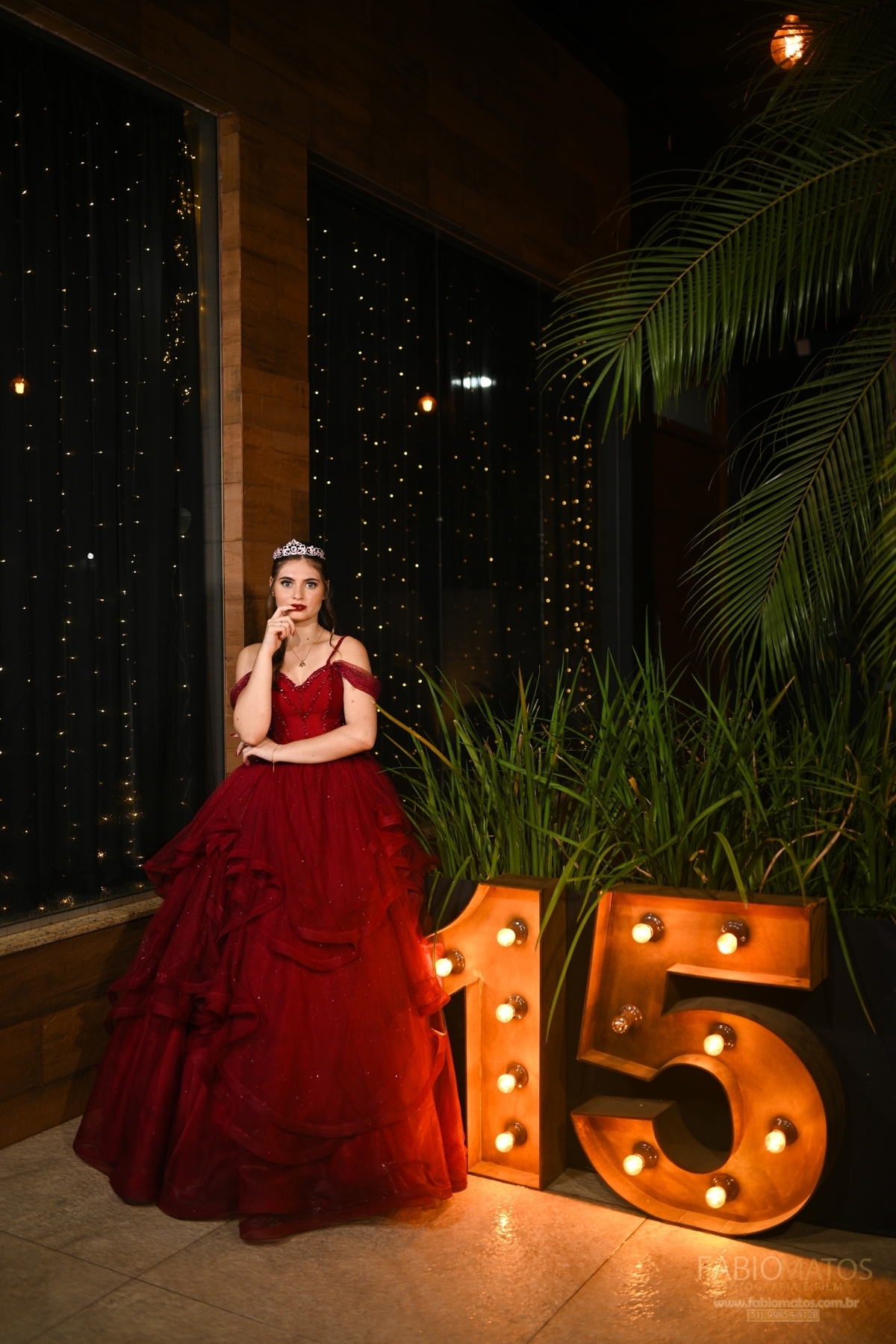 Uma noite pensada em cada detalhe para celebrar os 15 anos com emoção, beleza e personalidade. Cada fotografia eterniza não apenas o evento, mas a história, os sentimentos e a essência da debutante.