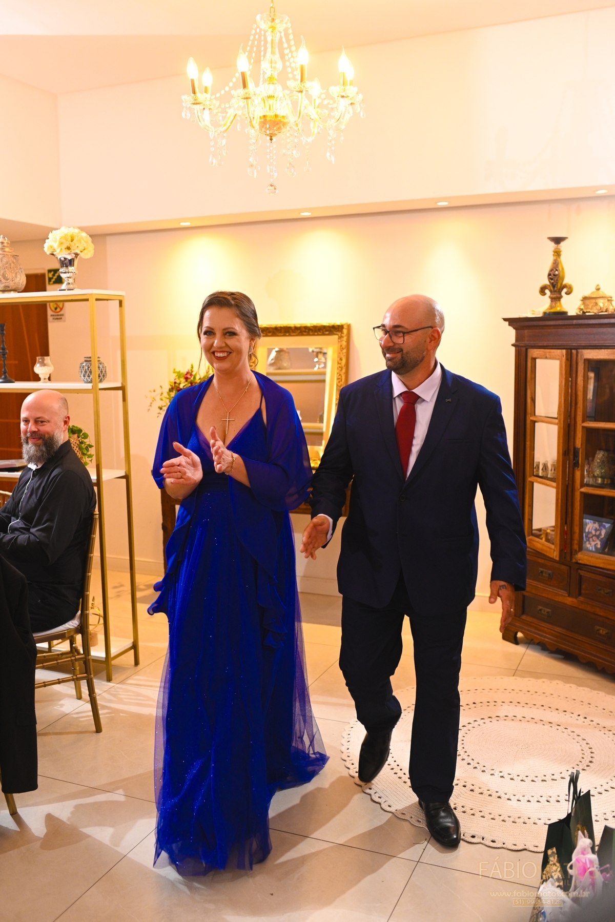 Fotografia de festa de 15 anos com olhar elegante, emocional e atemporal, registrando a beleza da debutante, os detalhes da decoração e momentos especiais de uma noite inesquecível.