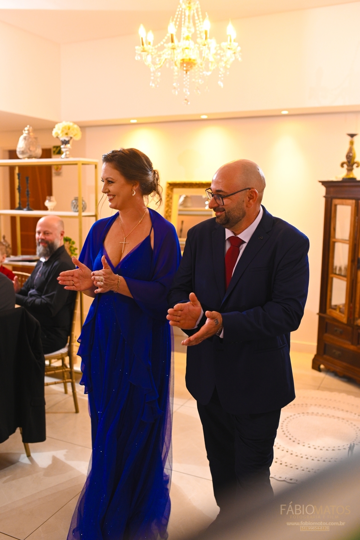 Fotografia de festa de 15 anos com olhar elegante, emocional e atemporal, registrando a beleza da debutante, os detalhes da decoração e momentos especiais de uma noite inesquecível.