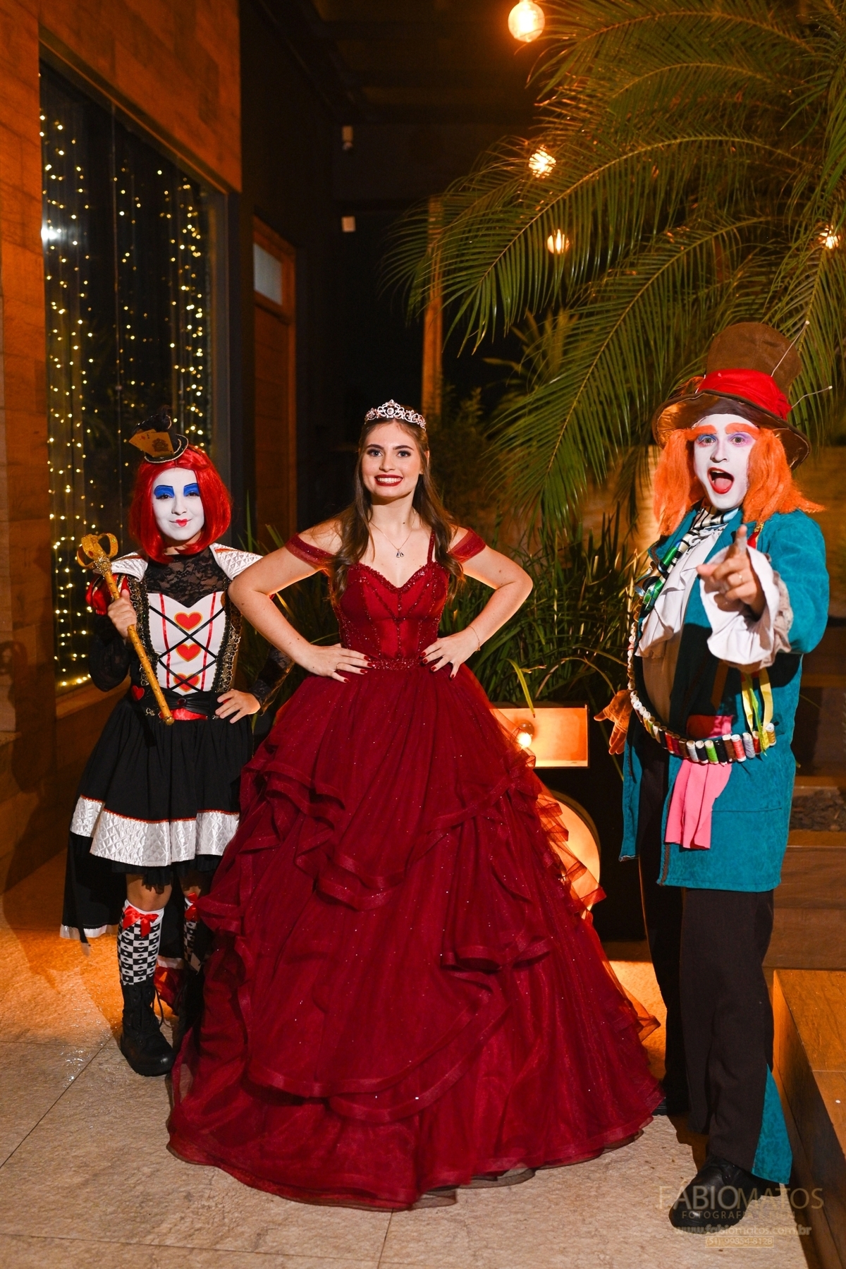 Fotografia de festa de 15 anos com olhar elegante, emocional e atemporal, valorizando a beleza da debutante, os detalhes da decoração, a alegria da família e os momentos mais especiais de uma noite única e inesquecível.