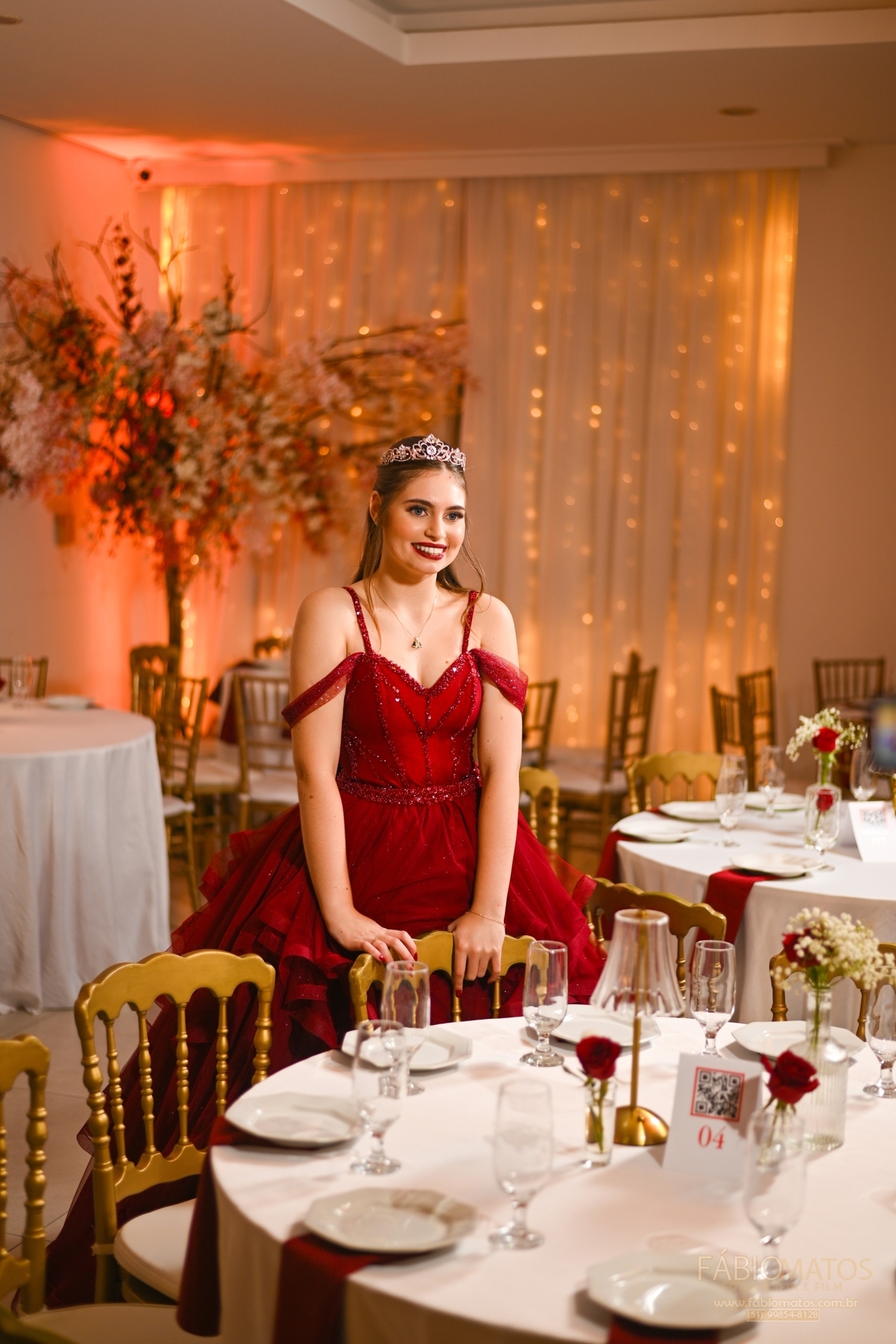 Uma noite pensada em cada detalhe para celebrar os 15 anos com emoção, beleza e personalidade. Cada fotografia eterniza não apenas o evento, mas a história, os sentimentos e a essência da debutante.