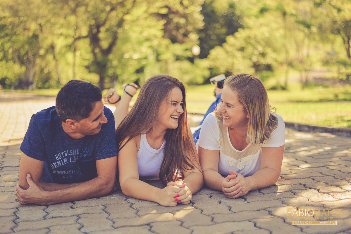 camili-fabio-matos-15th-sessao-pre-15-anos-fabio-matos-rs-r.s-fotos-diferentes-session-girl-sun-flower-flores-familia-cabelo-urso-sol 