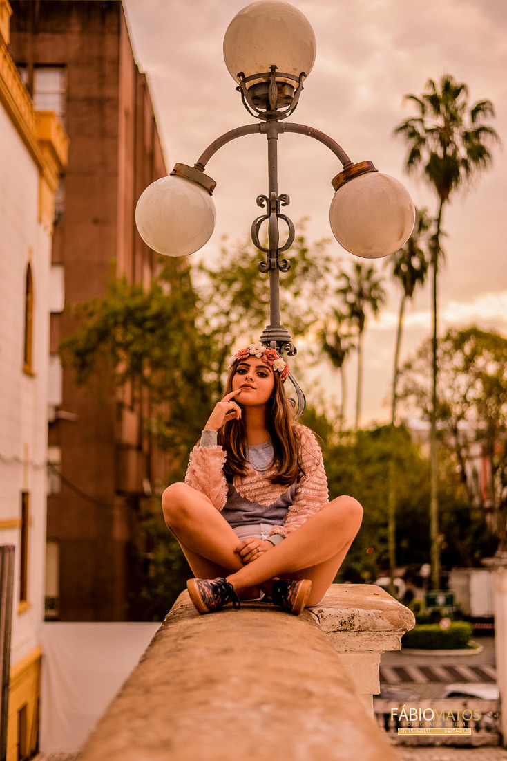 eduarda-porto-alegre-novo-hamburgo-vale-dos-sinos-fotografia-fotógrafo-fotos-15-anos-fifteen-sessão-15th-book-menina-session-fotos-diferentes-fumaça-fogo-entardecer-dia