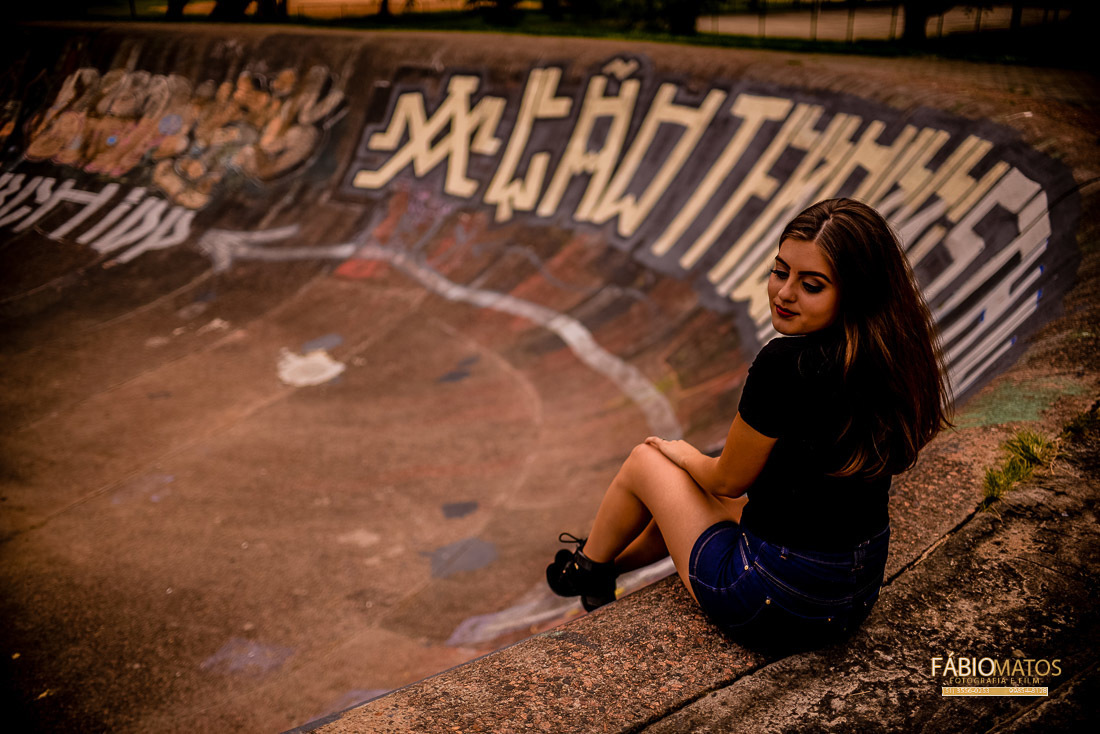 eduarda-porto-alegre-novo-hamburgo-vale-dos-sinos-fotografia-fotógrafo-fotos-15-anos-fifteen-sessão-15th-book-menina-session-fotos-diferentes-fumaça-fogo-entardecer-dia