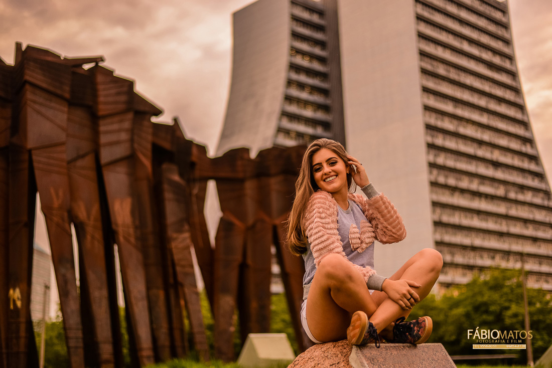 eduarda-porto-alegre-novo-hamburgo-vale-dos-sinos-fotografia-fotógrafo-fotos-15-anos-fifteen-sessão-15th-book-menina-session-fotos-diferentes-fumaça-fogo-entardecer-dia