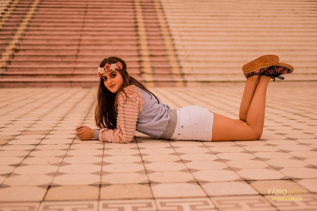 eduarda-porto-alegre-novo-hamburgo-vale-dos-sinos-fotografia-fotógrafo-fotos-15-anos-fifteen-sessão-15th-book-menina-session-fotos-diferentes-fumaça-fogo-entardecer-dia