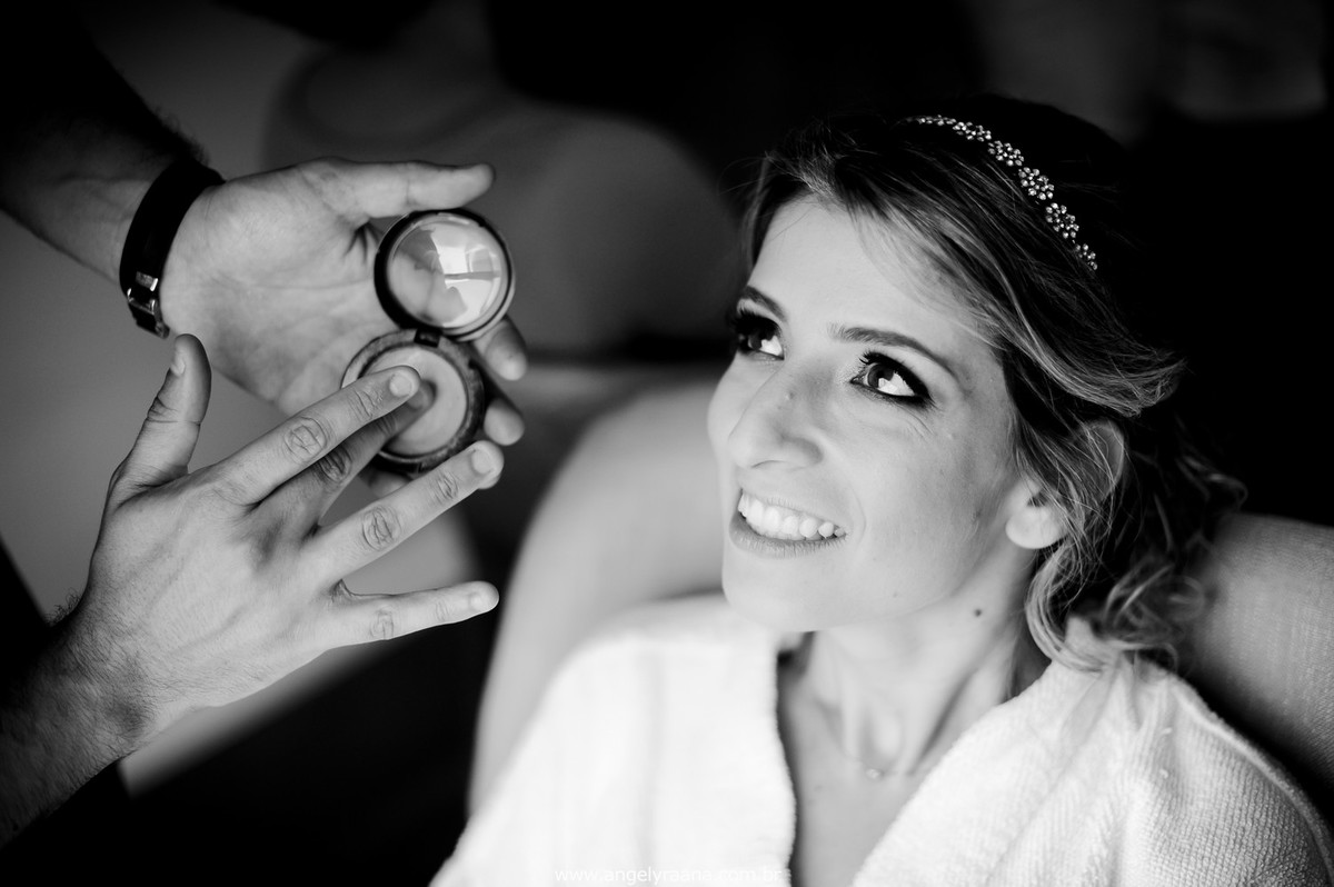 fotografia do making off da noiva para o casamento folk de dia na Barra da Tijuca RJ