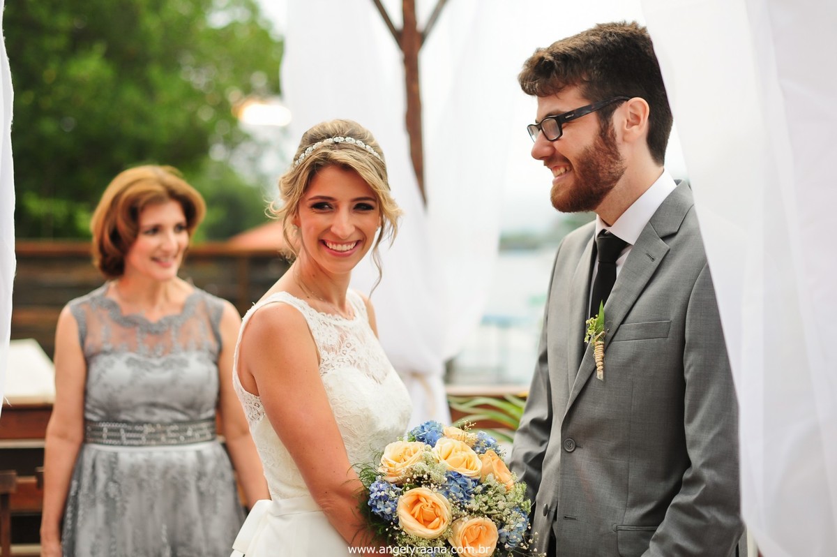 fotografia do casamento de dia para o casamento folk no fim da tarde na Ilha da Gigoia na Barra da Tijuca RJ com fotojornalismo de casamento