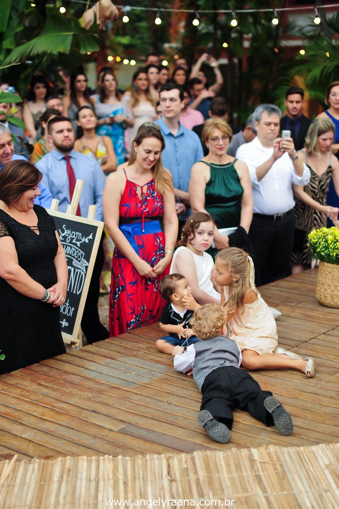 fotografia do casamento de dia para o casamento folk no fim da tarde na Ilha da Gigoia na Barra da Tijuca RJ com fotojornalismo de casamento