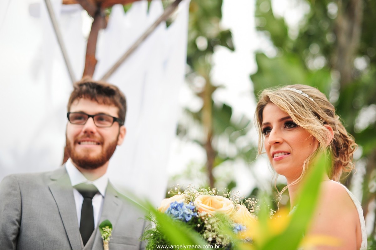 fotografia do casamento de dia para o casamento folk no fim da tarde na Ilha da Gigoia na Barra da Tijuca RJ com fotojornalismo de casamento