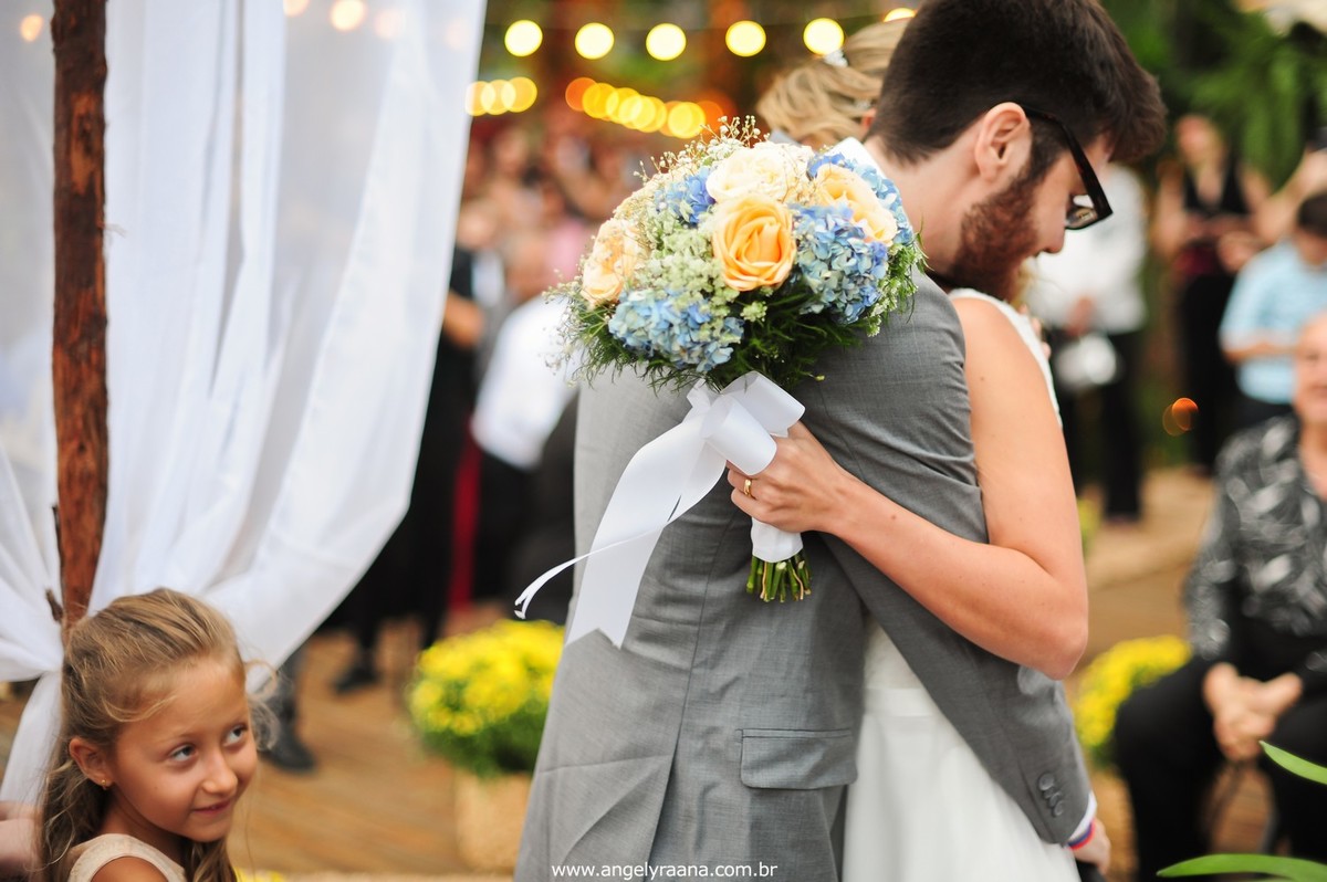 fotografia do casamento de dia para o casamento folk no fim da tarde na Ilha da Gigoia na Barra da Tijuca RJ com fotojornalismo de casamento