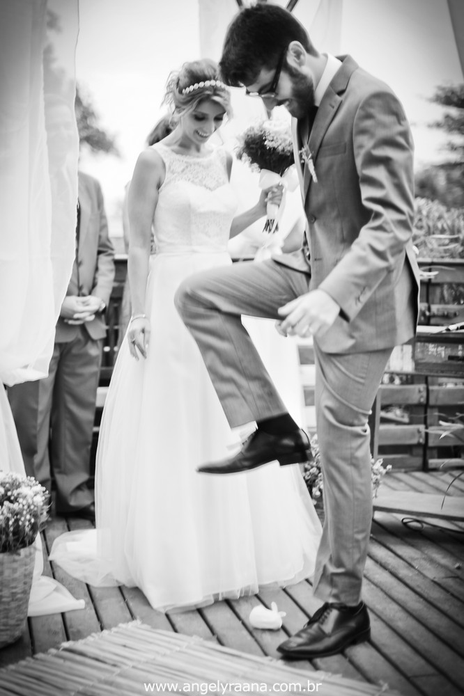 fotografia do casamento de dia para o casamento folk no fim da tarde na Ilha da Gigoia na Barra da Tijuca RJ com fotojornalismo de casamento