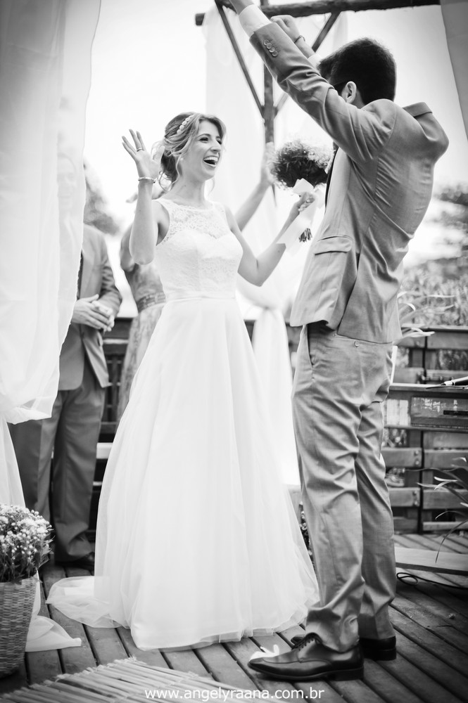 fotografia do casamento de dia para o casamento folk no fim da tarde na Ilha da Gigoia na Barra da Tijuca RJ com fotojornalismo de casamento