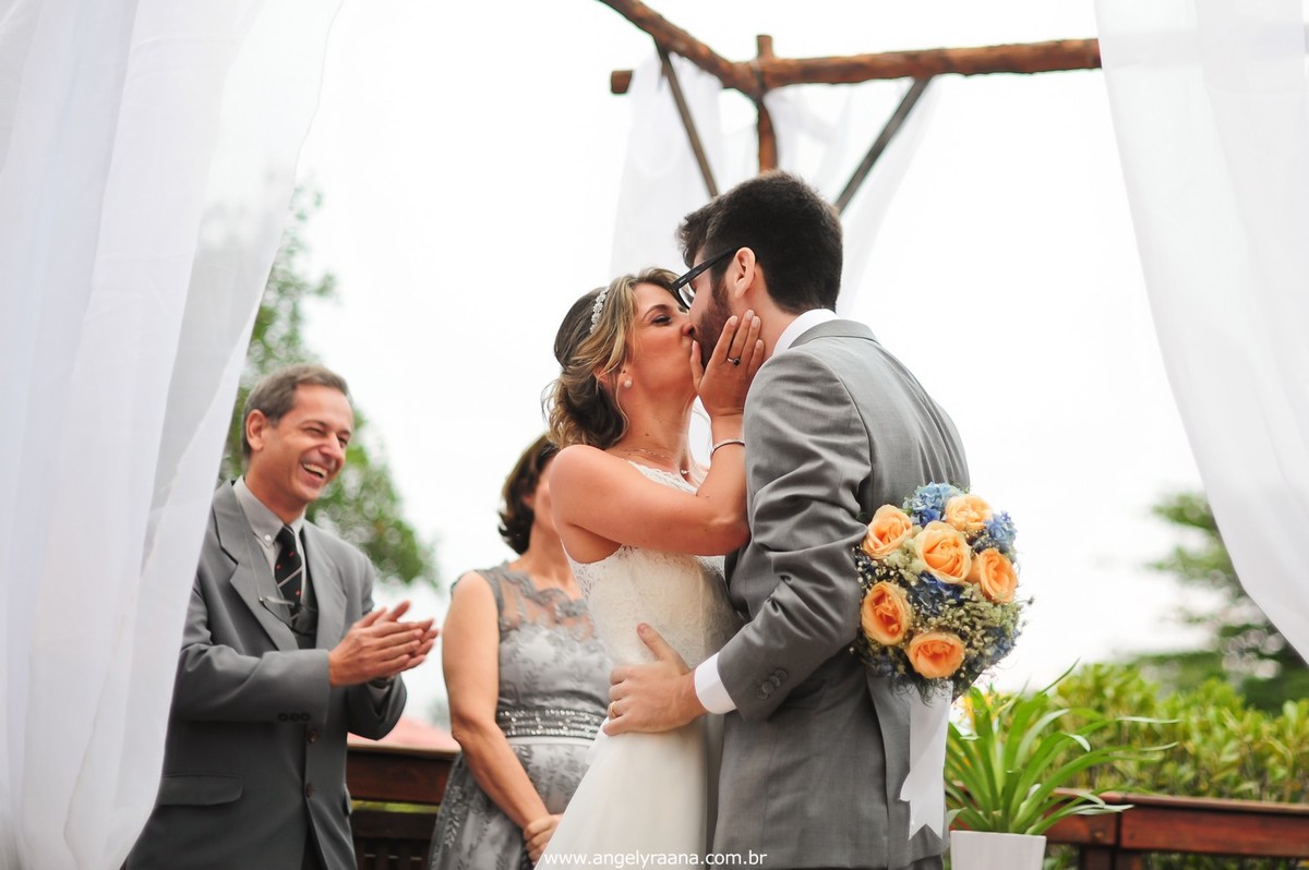 fotografia do casamento de dia para o casamento folk no fim da tarde na Ilha da Gigoia na Barra da Tijuca RJ com fotojornalismo de casamento