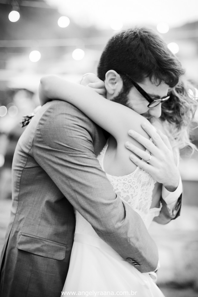 fotografia do casamento de dia para o casamento folk no fim da tarde na Ilha da Gigoia na Barra da Tijuca RJ com fotojornalismo de casamento