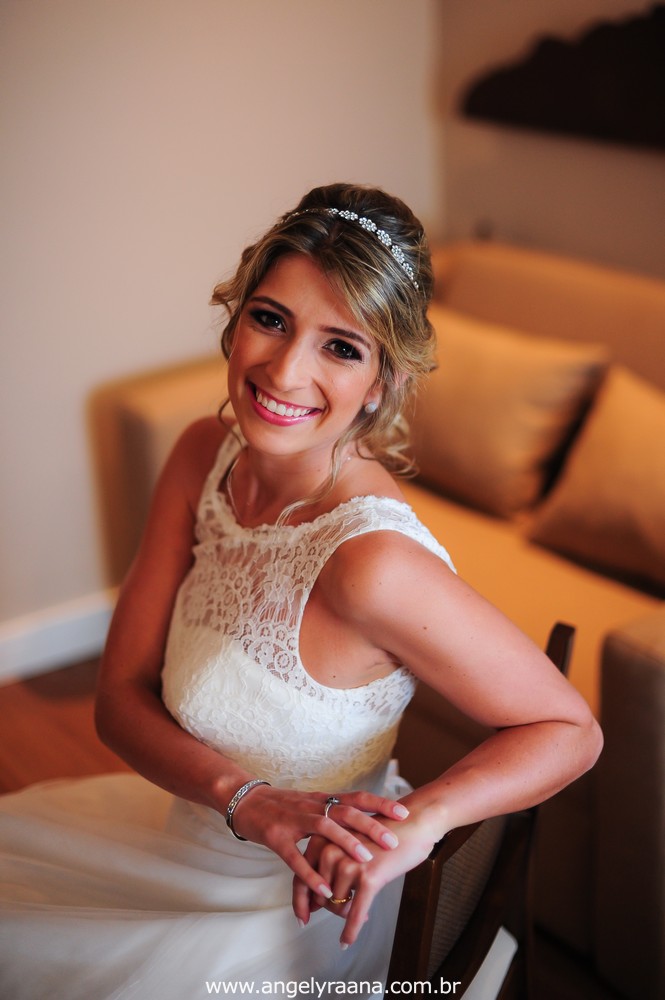 fotografia do making off da noiva para o casamento folk de dia na Barra da Tijuca RJ