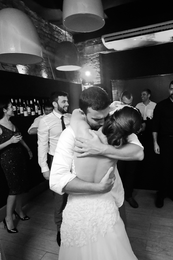 fotografia de noivos na pista de dança do mini wedding realizado no Bistrô Ouvidor Botafogo Rio de Janeiro com cerimonial de Fernanda Gurjão