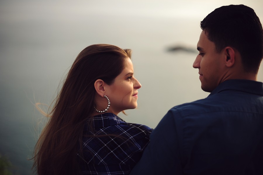 Ensaio de casal no pontal do Atalaia em Arraial do Cabo RJ por Angely Ráana fotografias