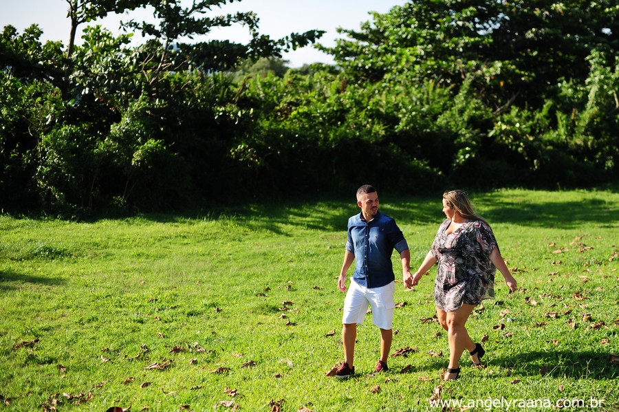 ensaio pre wedding realizado em Maricá no fim de tarde