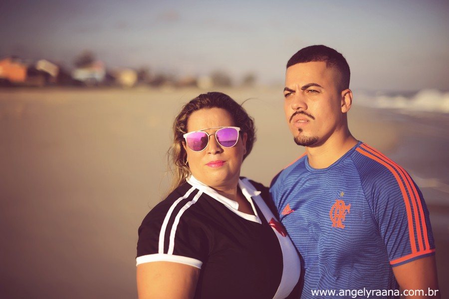 ensaio pre wedding realizado na praia de Maricá no fim de tarde