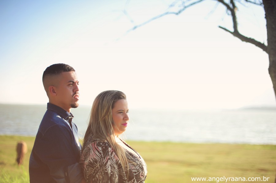 ensaio pre wedding realizado na lagoa de Maricá no fim de tarde